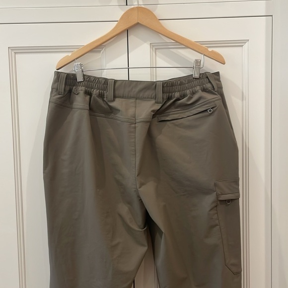 Patagonia Olive Green/Tan Pants—Many Zippered Pockets—Like New Condition—38 - Picture 5 of 12